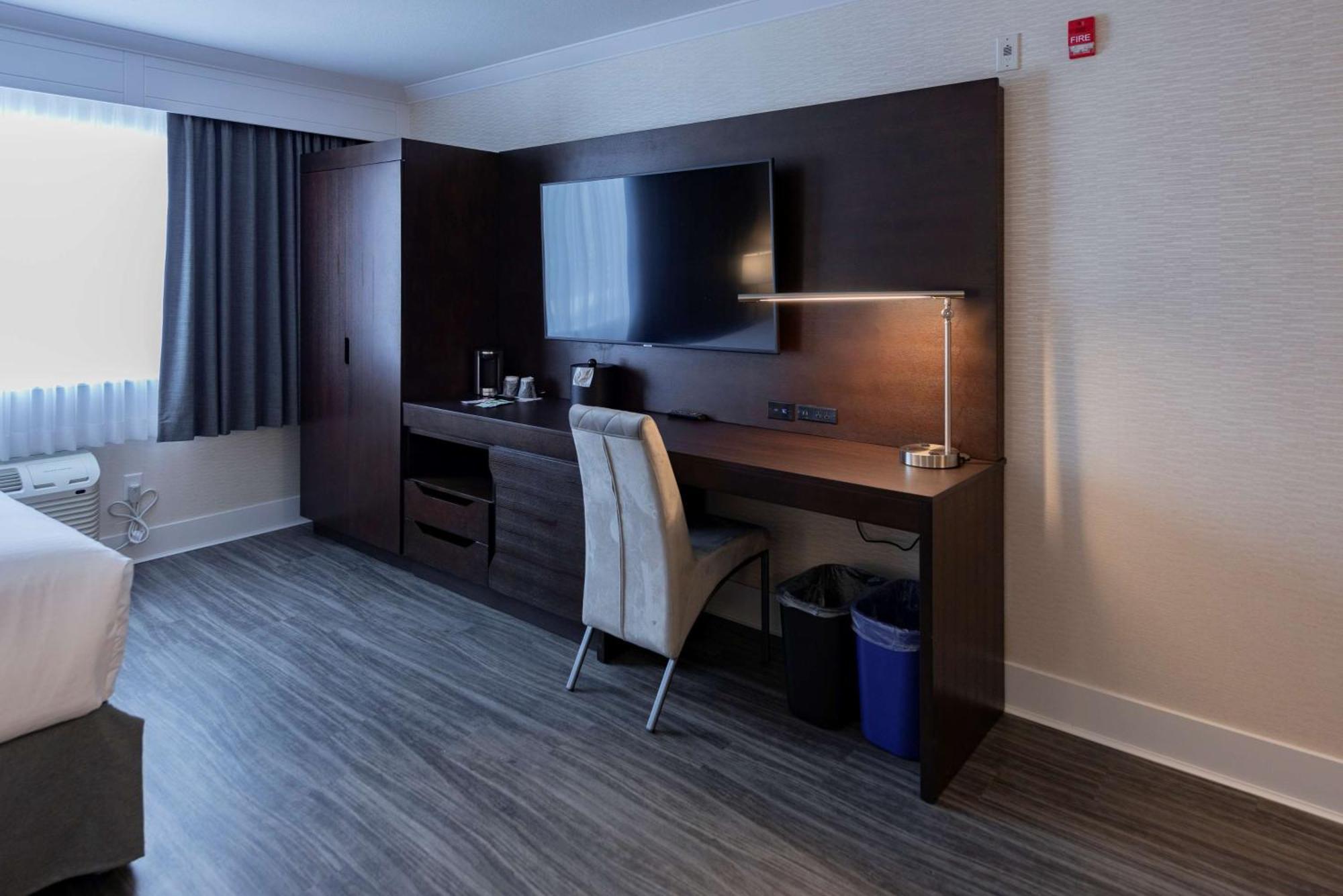 Prestige Treasure Cove Resort, Worldhotels Elite Принс-Джордж Экстерьер фото