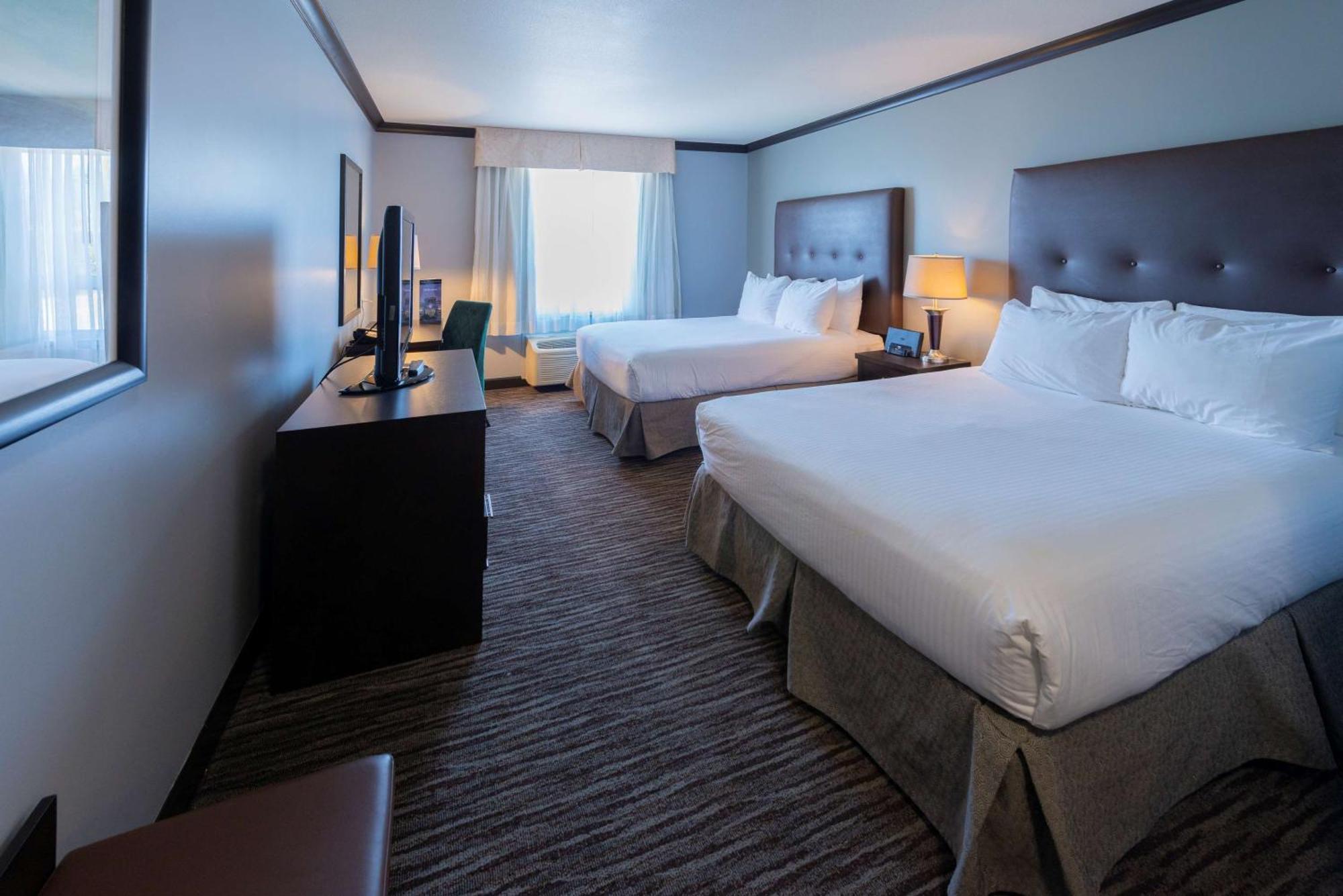 Prestige Treasure Cove Resort, Worldhotels Elite Принс-Джордж Экстерьер фото